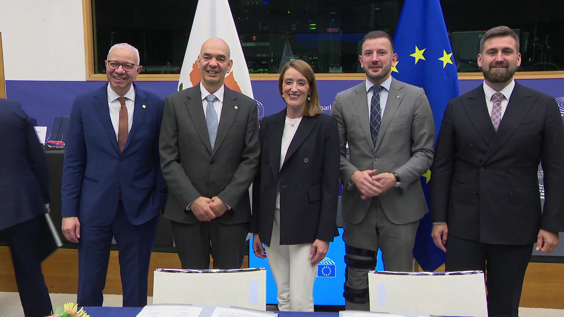 Air passenger rights: signing ceremony in the presence of Roberta METSOLA, EP President and Alexis VAFEADES, Cyprus Minister of Transport